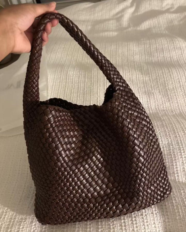 Review by Gabriela M